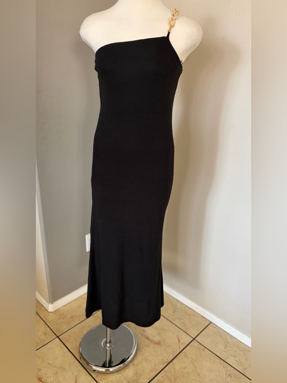 JLUXLABEL Black One-Shoulder Maxi Dress with Gold Chain Strap